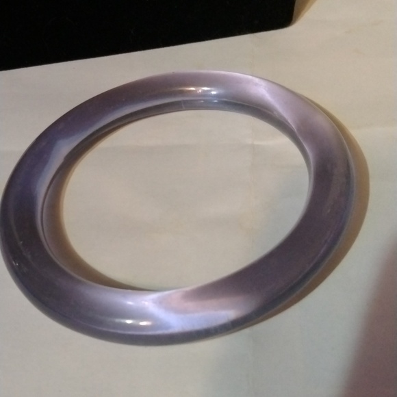 Vintage purple lucite bangle bracelet (sku 7030) - Picture 4 of 5